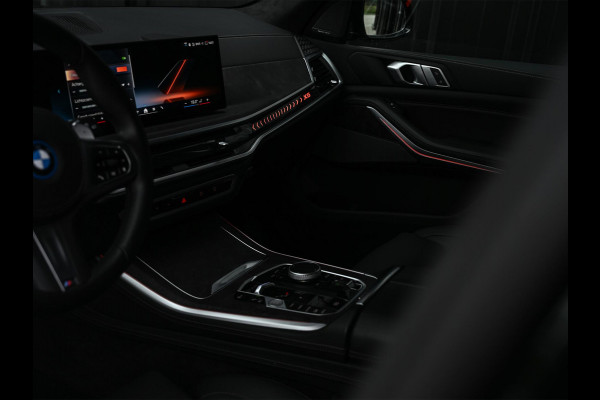 BMW X5 xDrive50e | M-Sport Pro | Alcantara Hemelbekleding | 360 Camera | HUD | Harman/Kardon | Active Steering | Luchtvering | Memory Seat | Stoelverwarming + Ventilatie | Trekhaak | Comfort access | Iconic glow | Ambiance Interieur |