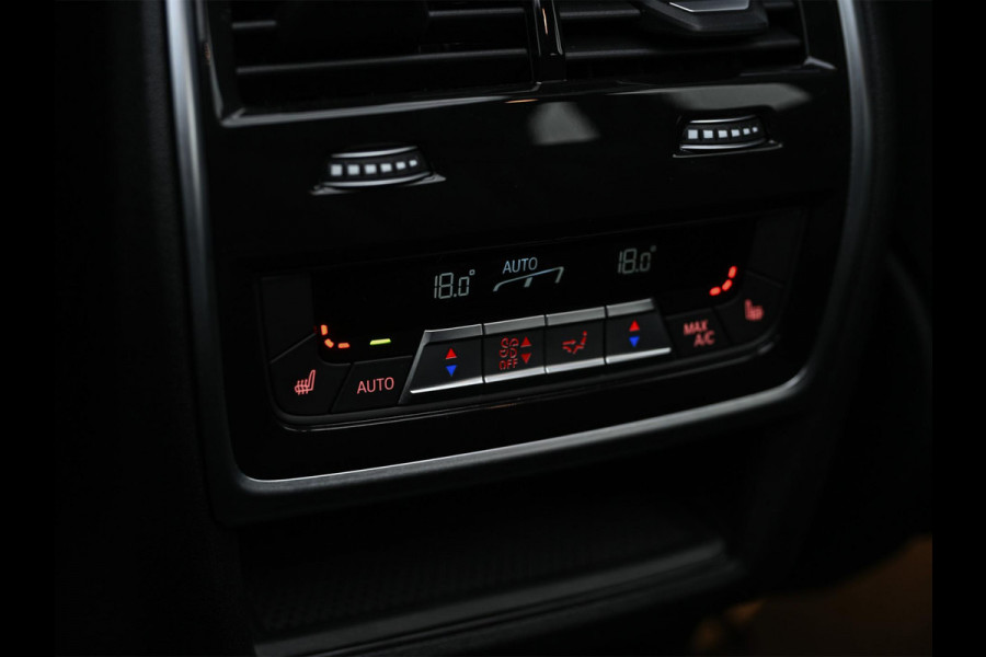 BMW X5 xDrive50e | M-Sport Pro | Alcantara Hemelbekleding | 360 Camera | HUD | Harman/Kardon | Active Steering | Luchtvering | Memory Seat | Stoelverwarming + Ventilatie | Trekhaak | Comfort access | Iconic glow | Ambiance Interieur |