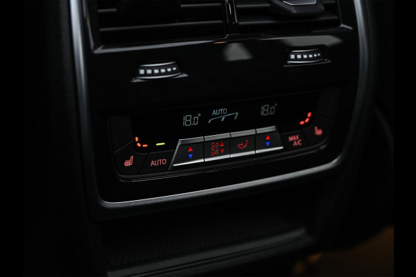 BMW X5 xDrive50e | M-Sport Pro | Alcantara Hemelbekleding | 360 Camera | HUD | Harman/Kardon | Active Steering | Luchtvering | Memory Seat | Stoelverwarming + Ventilatie | Trekhaak | Comfort access | Iconic glow | Ambiance Interieur |