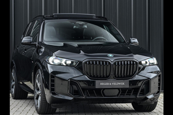 BMW X5 xDrive50e | M-Sport Pro | Alcantara Hemelbekleding | 360 Camera | HUD | Harman/Kardon | Active Steering | Luchtvering | Memory Seat | Stoelverwarming + Ventilatie | Trekhaak | Comfort access | Iconic glow | Ambiance Interieur |