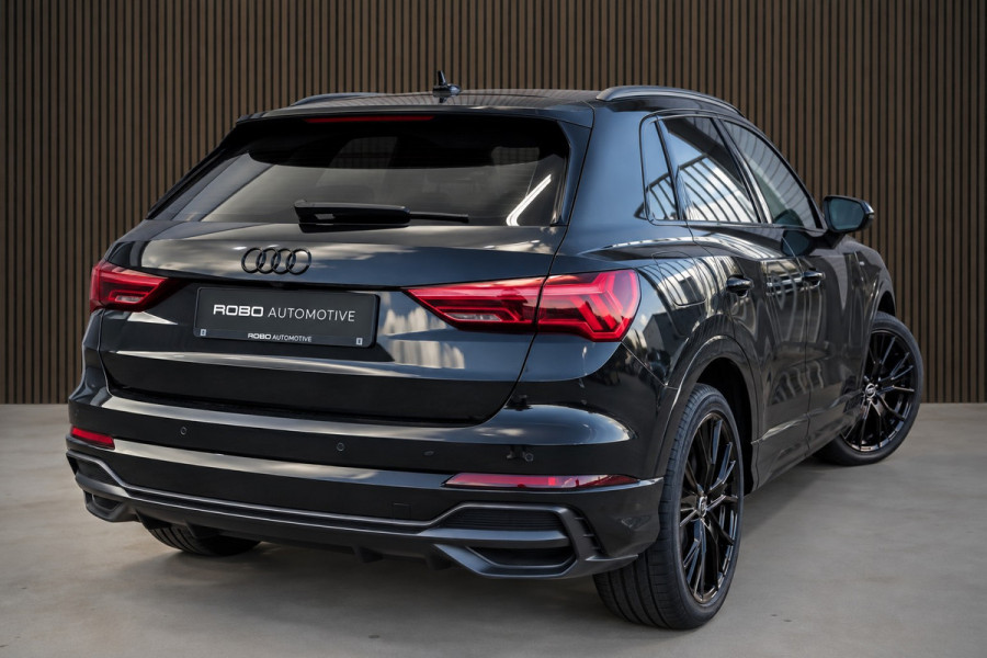 Audi Q3 35 TFSI S Line Pro Line S S-Line | Panoramadak | Stoelverwarming | Camera | Cruise Control | Dodehoekdetectie | Matrix LED | Trekhaak | Navigatie | Parkeersensoren | Climate Control | Black Pack |