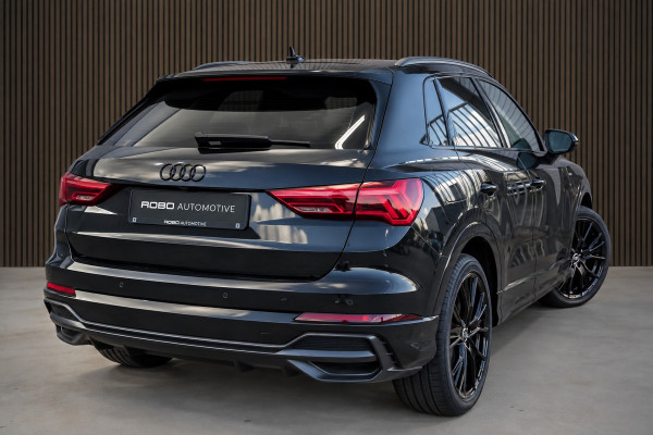 Audi Q3 35 TFSI S Line Pro Line S S-Line | Panoramadak | Stoelverwarming | Camera | Cruise Control | Dodehoekdetectie | Matrix LED | Trekhaak | Navigatie | Parkeersensoren | Climate Control | Black Pack |