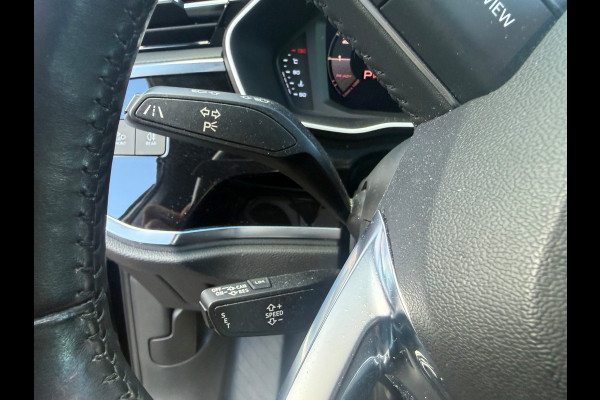 Audi Q3 35 TFSI S Line Pro Line S S-Line | Panoramadak | Stoelverwarming | Camera | Cruise Control | Dodehoekdetectie | Matrix LED | Trekhaak | Navigatie | Parkeersensoren | Climate Control | Black Pack |