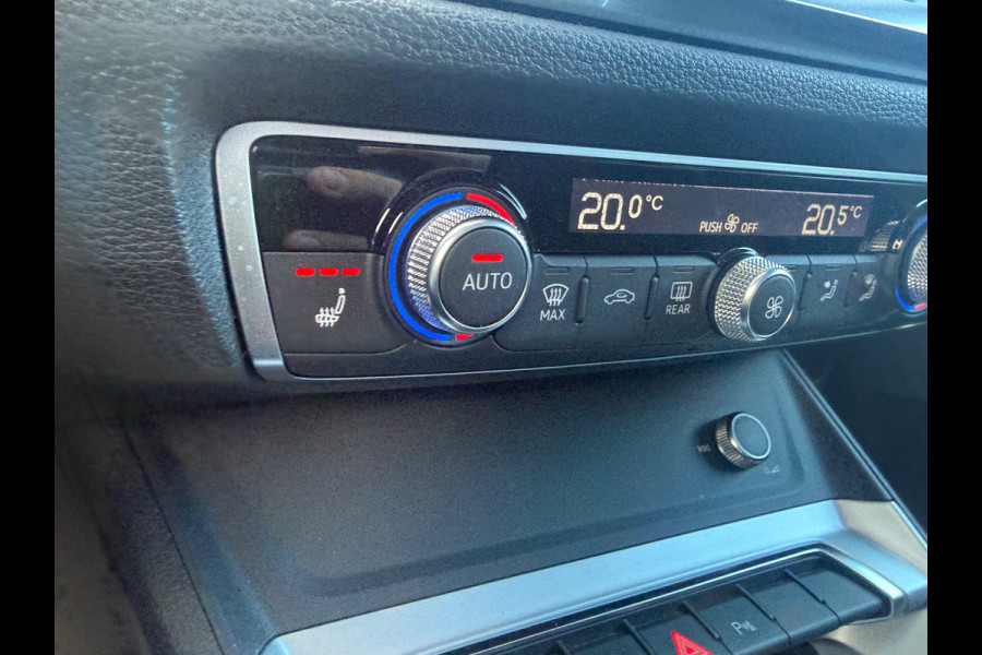 Audi Q3 35 TFSI S Line Pro Line S S-Line | Panoramadak | Stoelverwarming | Camera | Cruise Control | Dodehoekdetectie | Matrix LED | Trekhaak | Navigatie | Parkeersensoren | Climate Control | Black Pack |
