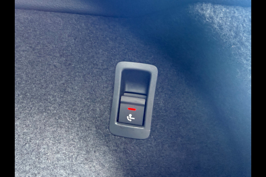 Audi Q3 35 TFSI S Line Pro Line S S-Line | Panoramadak | Stoelverwarming | Camera | Cruise Control | Dodehoekdetectie | Matrix LED | Trekhaak | Navigatie | Parkeersensoren | Climate Control | Black Pack |