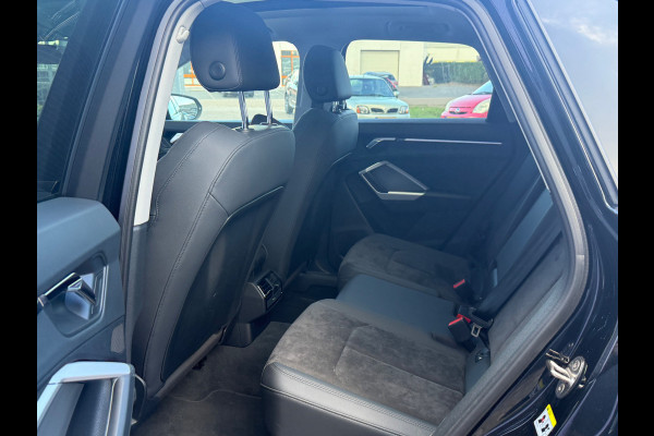 Audi Q3 35 TFSI S Line Pro Line S S-Line | Panoramadak | Stoelverwarming | Camera | Cruise Control | Dodehoekdetectie | Matrix LED | Trekhaak | Navigatie | Parkeersensoren | Climate Control | Black Pack |