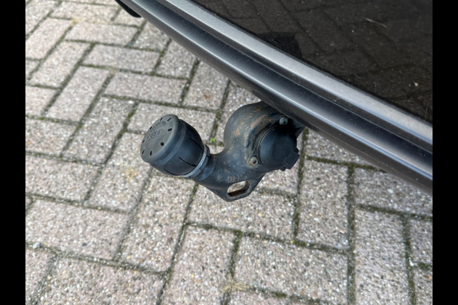 Audi Q3 35 TFSI S Line Pro Line S S-Line | Panoramadak | Stoelverwarming | Camera | Cruise Control | Dodehoekdetectie | Matrix LED | Trekhaak | Navigatie | Parkeersensoren | Climate Control | Black Pack |