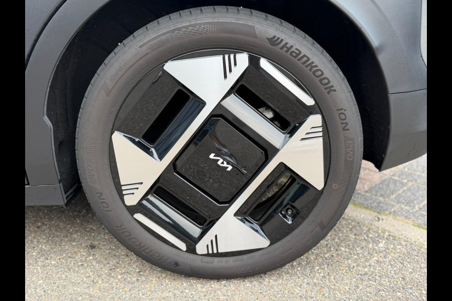 Kia EV3 Plus Advanced 58.3 kWh SOH 100% | HARMAN KARDON | DODE HOEK | ELEK. STOELEN | STOEL + STUURVERWARMING | ADAP. CRUISE | ACHTERUITRIJCAMERA | PANO | FABRIEKS GARANTIE TOT 01-2032 | NET ONDERHOUD GEHAD DIRECT LEVERBAAR |