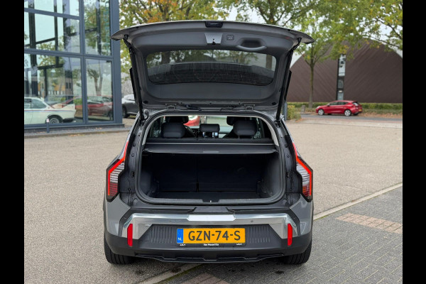 Kia EV3 Plus Advanced 58.3 kWh SOH 100% | HARMAN KARDON | DODE HOEK | ELEK. STOELEN | STOEL + STUURVERWARMING | ADAP. CRUISE | ACHTERUITRIJCAMERA | PANO | FABRIEKS GARANTIE TOT 01-2032 | NET ONDERHOUD GEHAD DIRECT LEVERBAAR |
