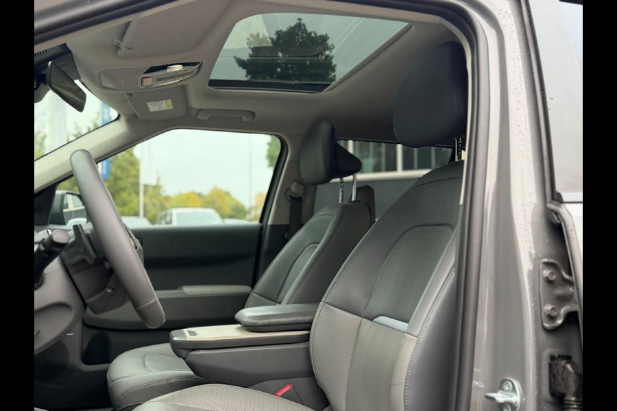 Kia EV3 Plus Advanced 58.3 kWh SOH 100% | HARMAN KARDON | DODE HOEK | ELEK. STOELEN | STOEL + STUURVERWARMING | ADAP. CRUISE | ACHTERUITRIJCAMERA | PANO | FABRIEKS GARANTIE TOT 01-2032 | NET ONDERHOUD GEHAD DIRECT LEVERBAAR |