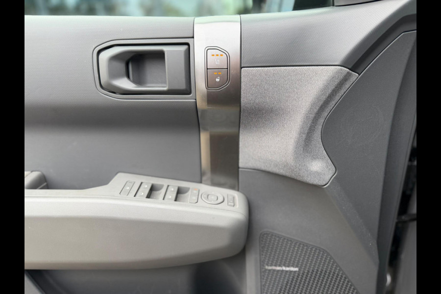 Kia EV3 Plus Advanced 58.3 kWh SOH 100% | HARMAN KARDON | DODE HOEK | ELEK. STOELEN | STOEL + STUURVERWARMING | ADAP. CRUISE | ACHTERUITRIJCAMERA | PANO | FABRIEKS GARANTIE TOT 01-2032 | NET ONDERHOUD GEHAD DIRECT LEVERBAAR |