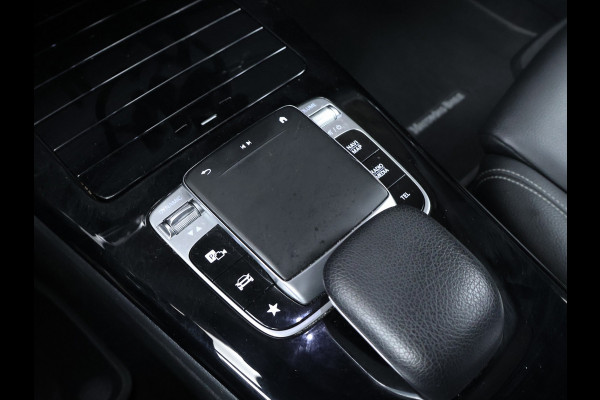 Mercedes-Benz A-Klasse 200 Business Solution Sport (CARPLAY,LED,DIGITAL COCKPIT,SPORTSTOELEN,CAMERA,NAVI,PDC,NETTESTAAT)