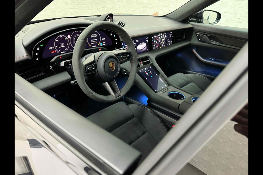 Porsche Taycan GTS 93 kWh | Luchtvering | Passagier-Display | 360 Camera | ACC | Inno-Drive | Sportstoelen | Panorama | Sport-Chrono | BOSE | Warmtepomp | Memory | Matrix-LED | 4-Zone Climate Control | Stuurverwarming | Stoelverwarming V+A | Keyless-Entry | 21 inch |