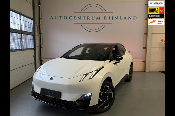 Lynk & Co 02 Core 66 kWh Stoelverwarming, Apple CarPlay, Achteruitrijcamera, Panoramadak, Elektrische Achterklep