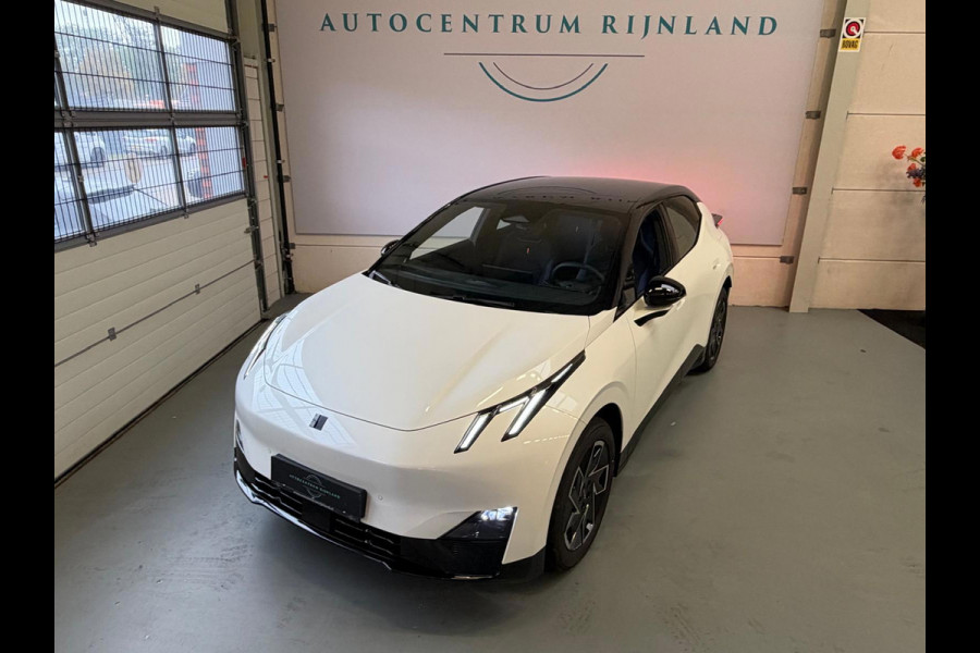 Lynk & Co 02 Core 66 kWh Stoelverwarming, Apple CarPlay, Achteruitrijcamera, Panoramadak, Elektrische Achterklep