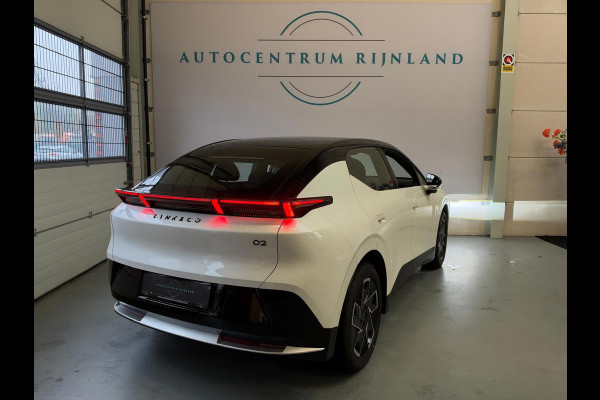 Lynk & Co 02 Core 66 kWh Stoelverwarming, Apple CarPlay, Achteruitrijcamera, Panoramadak, Elektrische Achterklep