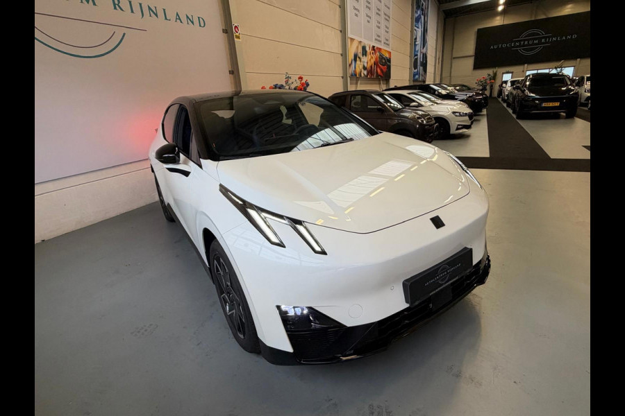 Lynk & Co 02 Core 66 kWh Stoelverwarming, Apple CarPlay, Achteruitrijcamera, Panoramadak, Elektrische Achterklep