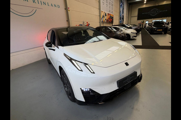 Lynk & Co 02 Core 66 kWh Stoelverwarming, Apple CarPlay, Achteruitrijcamera, Panoramadak, Elektrische Achterklep