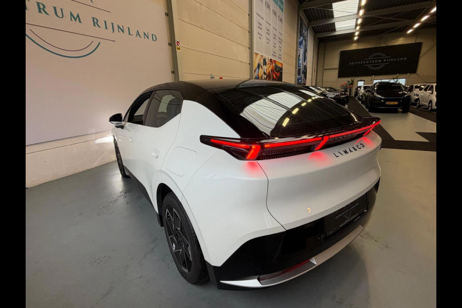 Lynk & Co 02 Core 66 kWh Stoelverwarming, Apple CarPlay, Achteruitrijcamera, Panoramadak, Elektrische Achterklep