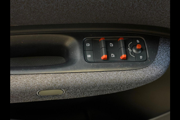 Lynk & Co 02 Core 66 kWh Stoelverwarming, Apple CarPlay, Achteruitrijcamera, Panoramadak, Elektrische Achterklep