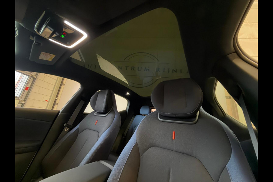 Lynk & Co 02 Core 66 kWh Stoelverwarming, Apple CarPlay, Achteruitrijcamera, Panoramadak, Elektrische Achterklep