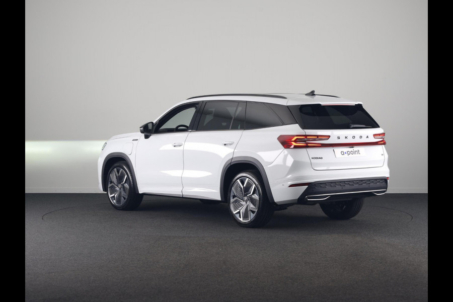 Škoda Kodiaq 1.5 TSI PHEV Sportline Business 204 pk 6 versn. DSG | Dynamic Chassis Control Pakket | Comfort Pakket | Head-up display | Parkeer Pakket | Winter Pakket | Trekhaak | Panoramadak |  20" lichtmetalen velgen Rila aero, antraciet zwart
