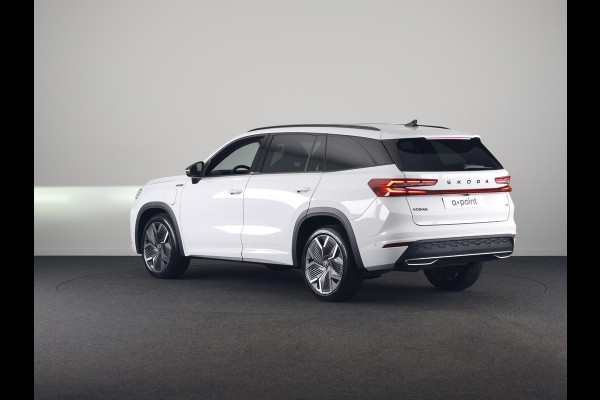 Škoda Kodiaq 1.5 TSI PHEV Sportline Business 204 pk 6 versn. DSG | Dynamic Chassis Control Pakket | Comfort Pakket | Head-up display | Parkeer Pakket | Winter Pakket | Trekhaak | Panoramadak |  20" lichtmetalen velgen Rila aero, antraciet zwart