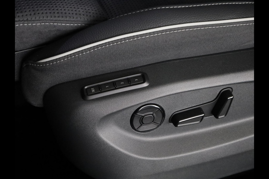 Škoda Kodiaq 1.5 TSI PHEV Sportline Business 204 pk 6 versn. DSG | Dynamic Chassis Control Pakket | Comfort Pakket | Head-up display | Parkeer Pakket | Winter Pakket | Trekhaak | Panoramadak |  20" lichtmetalen velgen Rila aero, antraciet zwart