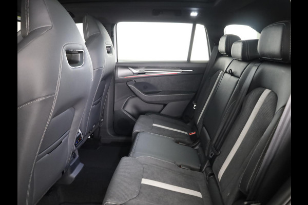 Škoda Kodiaq 1.5 TSI PHEV Sportline Business 204 pk 6 versn. DSG | Dynamic Chassis Control Pakket | Comfort Pakket | Head-up display | Parkeer Pakket | Winter Pakket | Trekhaak | Panoramadak |  20" lichtmetalen velgen Rila aero, antraciet zwart