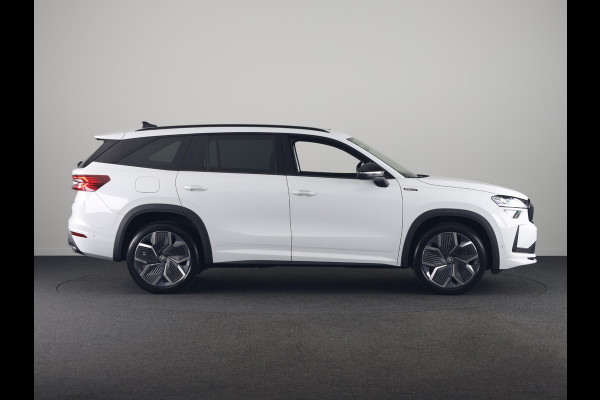 Škoda Kodiaq 1.5 TSI PHEV Sportline Business 204 pk 6 versn. DSG | Dynamic Chassis Control Pakket | Comfort Pakket | Head-up display | Parkeer Pakket | Winter Pakket | Trekhaak | Panoramadak |  20" lichtmetalen velgen Rila aero, antraciet zwart