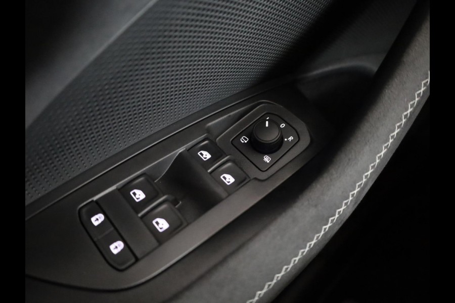 Škoda Kodiaq 1.5 TSI PHEV Sportline Business 204 pk 6 versn. DSG | Dynamic Chassis Control Pakket | Comfort Pakket | Head-up display | Parkeer Pakket | Winter Pakket | Trekhaak | Panoramadak |  20" lichtmetalen velgen Rila aero, antraciet zwart