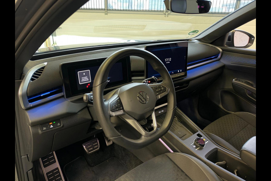 Volkswagen T-Roc 1.5 TSI R-Line Edition Apple Carplay, Adap. cruise, Stoel/stuurverwarming, Sfeerverlichting, full led