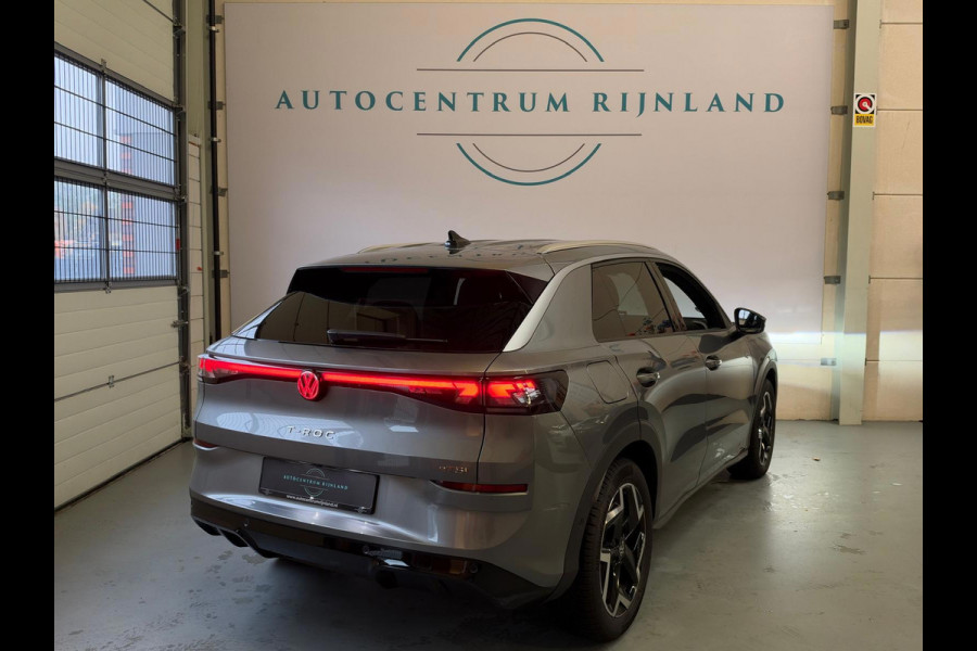 Volkswagen T-Roc 1.5 TSI R-Line Edition Apple Carplay, Adap. cruise, Stoel/stuurverwarming, Sfeerverlichting, full led