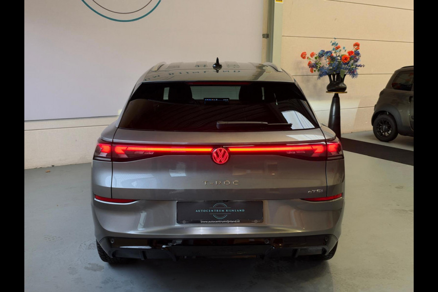 Volkswagen T-Roc 1.5 TSI R-Line Edition Apple Carplay, Adap. cruise, Stoel/stuurverwarming, Sfeerverlichting, full led