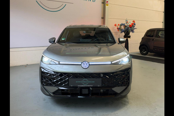 Volkswagen T-Roc 1.5 TSI R-Line Edition Apple Carplay, Adap. cruise, Stoel/stuurverwarming, Sfeerverlichting, full led