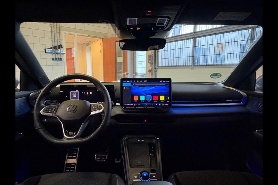 Volkswagen T-Roc 1.5 TSI R-Line Edition Apple Carplay, Adap. cruise, Stoel/stuurverwarming, Sfeerverlichting, full led