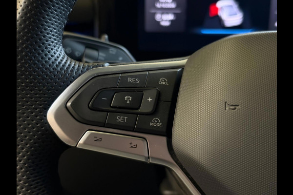 Volkswagen T-Roc 1.5 TSI R-Line Edition Apple Carplay, Adap. cruise, Stoel/stuurverwarming, Sfeerverlichting, full led