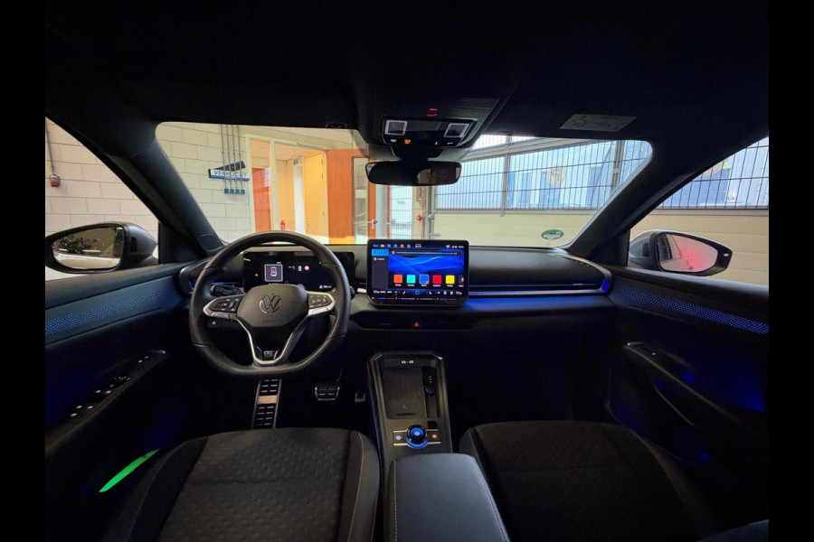 Volkswagen T-Roc 1.5 TSI R-Line Edition Apple Carplay, Adap. cruise, Stoel/stuurverwarming, Sfeerverlichting, full led