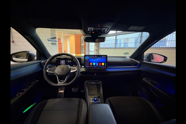 Volkswagen T-Roc 1.5 TSI R-Line Edition Apple Carplay, Adap. cruise, Stoel/stuurverwarming, Sfeerverlichting, full led