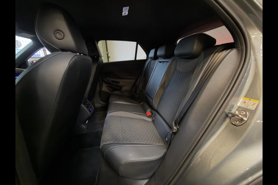 Volkswagen T-Roc 1.5 TSI R-Line Edition Apple Carplay, Adap. cruise, Stoel/stuurverwarming, Sfeerverlichting, full led