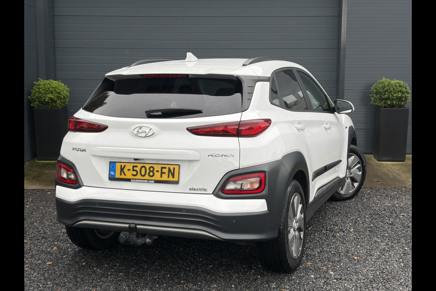 Hyundai Kona EV Fashion 64 kWh ✓2e Eigenaar✓Carplay✓Camera✓Trekhaak✓Dealer Onderhouden✓Draadloze telefoonlader✓Navi✓Keyless✓✓Rijstrooksensor✓Dodehoeksensor✓Pdc✓Lm velgen 17"✓Clima✓Cruise✓204pk✓N.A.P✓Bj 12-2020✓Apk tot 09-2028