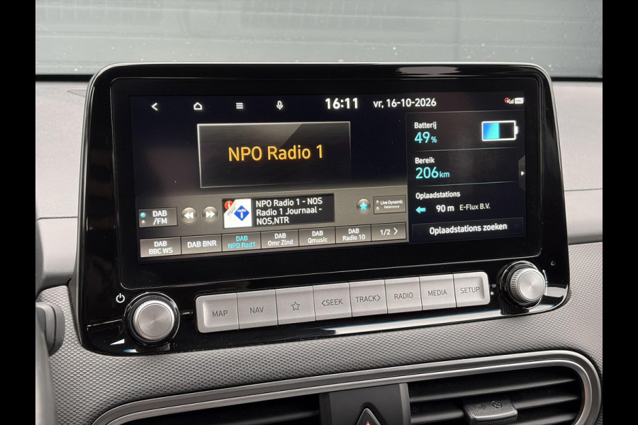 Hyundai Kona EV Fashion 64 kWh ✓2e Eigenaar✓Carplay✓Camera✓Trekhaak✓Dealer Onderhouden✓Draadloze telefoonlader✓Navi✓Keyless✓✓Rijstrooksensor✓Dodehoeksensor✓Pdc✓Lm velgen 17"✓Clima✓Cruise✓204pk✓N.A.P✓Bj 12-2020✓Apk tot 09-2028