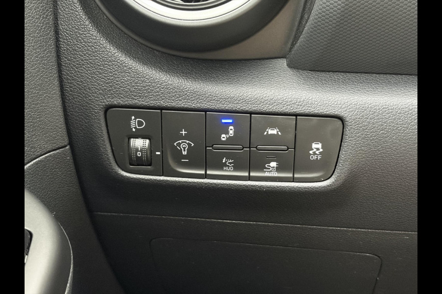Hyundai Kona EV Fashion 64 kWh ✓2e Eigenaar✓Carplay✓Camera✓Trekhaak✓Dealer Onderhouden✓Draadloze telefoonlader✓Navi✓Keyless✓✓Rijstrooksensor✓Dodehoeksensor✓Pdc✓Lm velgen 17"✓Clima✓Cruise✓204pk✓N.A.P✓Bj 12-2020✓Apk tot 09-2028