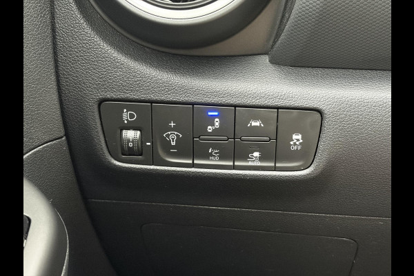 Hyundai Kona EV Fashion 64 kWh ✓2e Eigenaar✓Carplay✓Camera✓Trekhaak✓Dealer Onderhouden✓Draadloze telefoonlader✓Navi✓Keyless✓✓Rijstrooksensor✓Dodehoeksensor✓Pdc✓Lm velgen 17"✓Clima✓Cruise✓204pk✓N.A.P✓Bj 12-2020✓Apk tot 09-2028