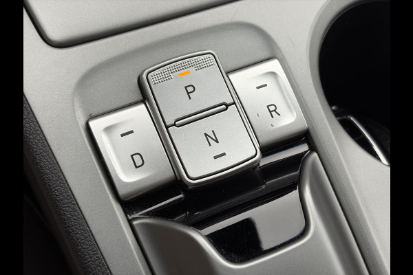 Hyundai Kona EV Fashion 64 kWh ✓2e Eigenaar✓Carplay✓Camera✓Trekhaak✓Dealer Onderhouden✓Draadloze telefoonlader✓Navi✓Keyless✓✓Rijstrooksensor✓Dodehoeksensor✓Pdc✓Lm velgen 17"✓Clima✓Cruise✓204pk✓N.A.P✓Bj 12-2020✓Apk tot 09-2028