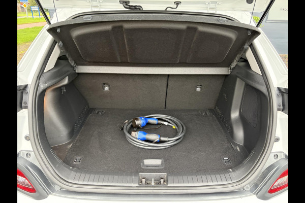 Hyundai Kona EV Fashion 64 kWh ✓2e Eigenaar✓Carplay✓Camera✓Trekhaak✓Dealer Onderhouden✓Draadloze telefoonlader✓Navi✓Keyless✓✓Rijstrooksensor✓Dodehoeksensor✓Pdc✓Lm velgen 17"✓Clima✓Cruise✓204pk✓N.A.P✓Bj 12-2020✓Apk tot 09-2028