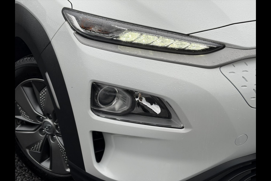 Hyundai Kona EV Fashion 64 kWh ✓2e Eigenaar✓Carplay✓Camera✓Trekhaak✓Dealer Onderhouden✓Draadloze telefoonlader✓Navi✓Keyless✓✓Rijstrooksensor✓Dodehoeksensor✓Pdc✓Lm velgen 17"✓Clima✓Cruise✓204pk✓N.A.P✓Bj 12-2020✓Apk tot 09-2028