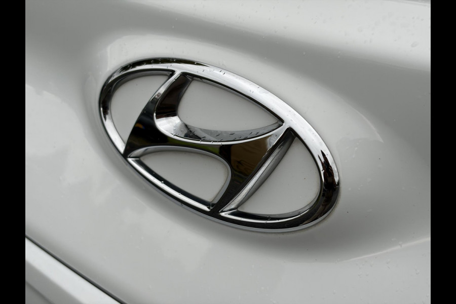 Hyundai Kona EV Fashion 64 kWh ✓2e Eigenaar✓Carplay✓Camera✓Trekhaak✓Dealer Onderhouden✓Draadloze telefoonlader✓Navi✓Keyless✓✓Rijstrooksensor✓Dodehoeksensor✓Pdc✓Lm velgen 17"✓Clima✓Cruise✓204pk✓N.A.P✓Bj 12-2020✓Apk tot 09-2028
