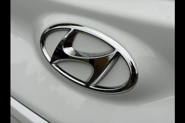Hyundai Kona EV Fashion 64 kWh ✓2e Eigenaar✓Carplay✓Camera✓Trekhaak✓Dealer Onderhouden✓Draadloze telefoonlader✓Navi✓Keyless✓✓Rijstrooksensor✓Dodehoeksensor✓Pdc✓Lm velgen 17"✓Clima✓Cruise✓204pk✓N.A.P✓Bj 12-2020✓Apk tot 09-2028