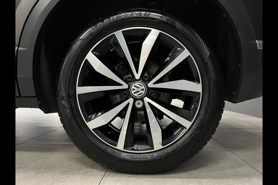 Volkswagen T-Roc 1.5 TSI Sport | ACC | Keyless | Cam | Pano